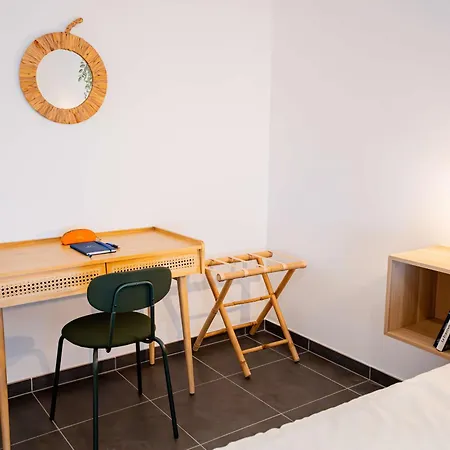 T2 Avec Grande Terrasse Et Parking - Fr-1-553-291