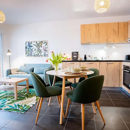 Apartment T2 Avec Grande Terrasse Et Parking - Fr-1-553-291 *