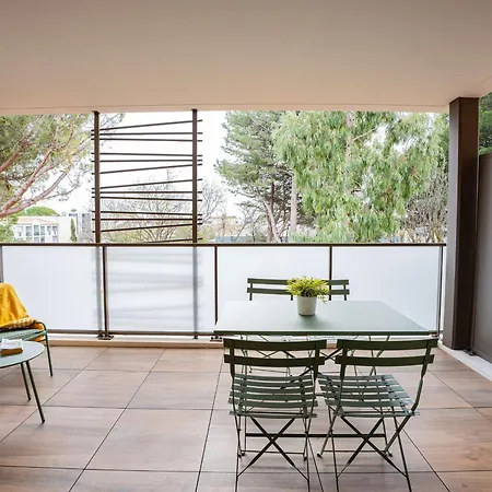 T2 Avec Grande Terrasse Et Parking - Fr-1-553-291