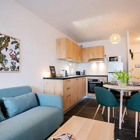 Appartamento T2 Avec Grande Terrasse Et Parking - Fr-1-553-291 *