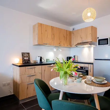 T2 Avec Grande Terrasse Et Parking - Fr-1-553-291 * Balaruc-les-Bains
